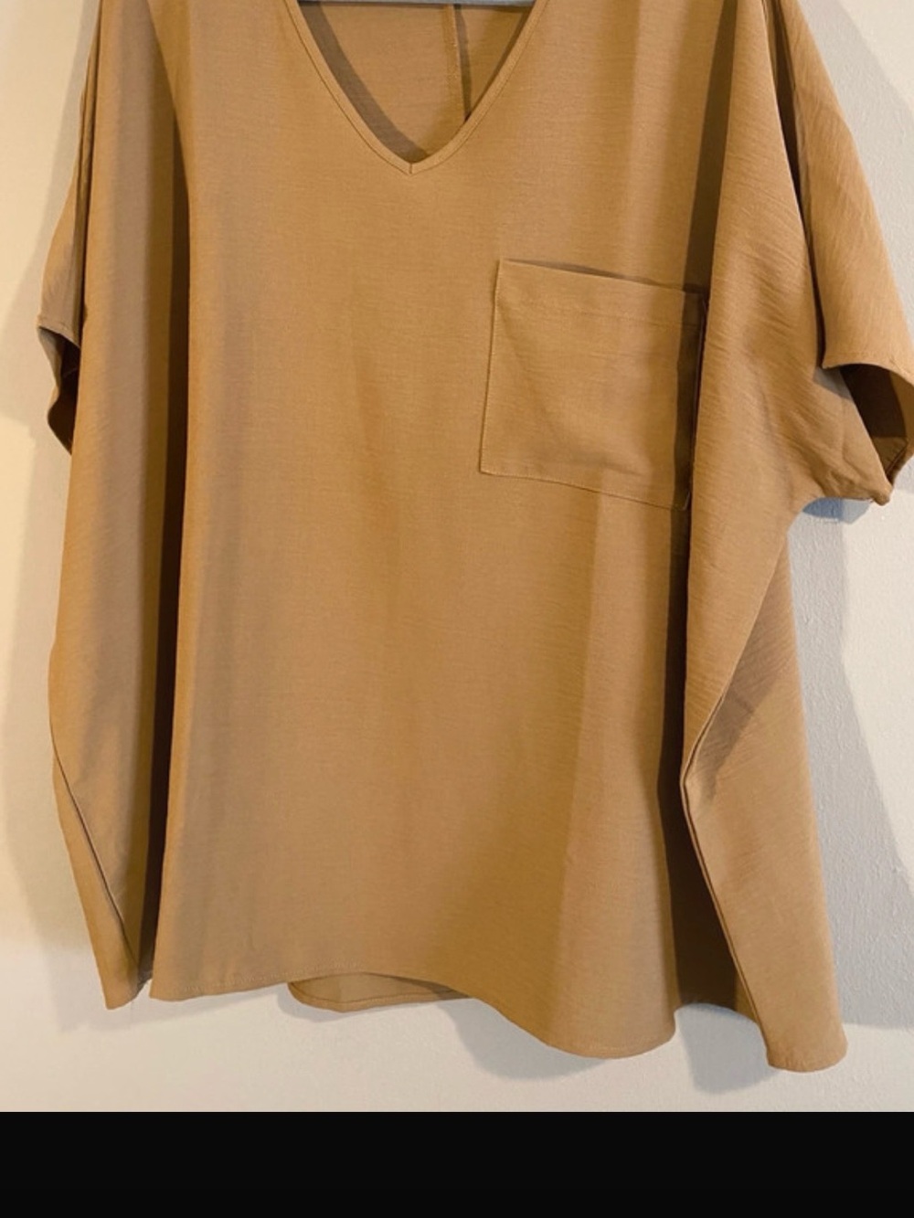 Women’s V-Neck Short Sleeve Pocket Tee in Tan